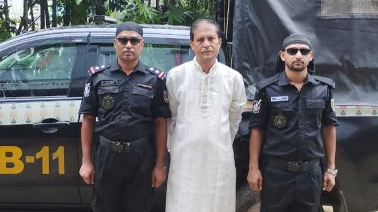 নোয়াখালীতে নাশকতা মামলায় ইউপি চেয়ারম্যান গ্রেপ্তার